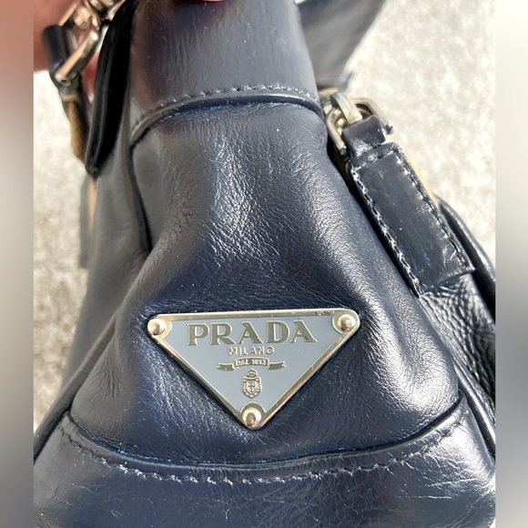 😱 PRADA Authentic Leather Tessuto Buckle Crossbody Bag With 2 Zip Pockets!😍 - Picture 10 of 14